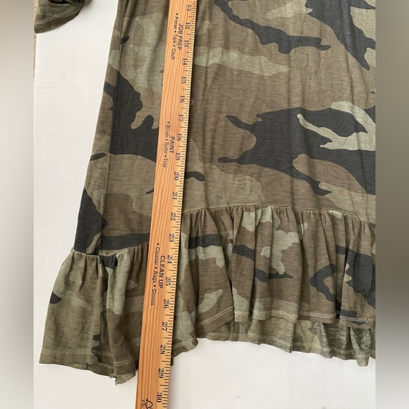 Dantelle Anthropologie Half Sleeve Camouflage Print Ruffle Bottom Top Size M - Picture 5 of 9